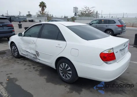 2005 Toyota Camry Le/Xle/Se z USA, uszkodzony, nr VIN 4T1BE32K95U606905